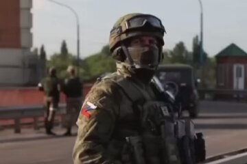російські окупанти. Фото: скриншот Youtube