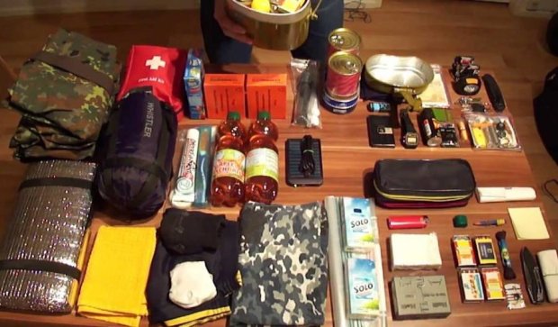 Тревожный чемоданчик: вещи, которые нужно иметь на случай войны