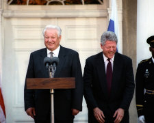 "Він жорсткий, я зроблю все можливе, щоб він переміг, - на законних підставах", - розшифровка розмови Єльцина та Клінтона все пояснила