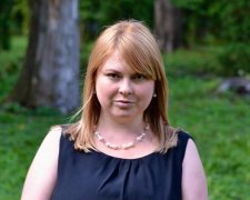 Под круглосуточной охраной: облитую кислотой активистку перевезли в Киев

