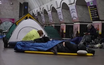 Київське метро під час атаки рф. Фото: скрін youtube