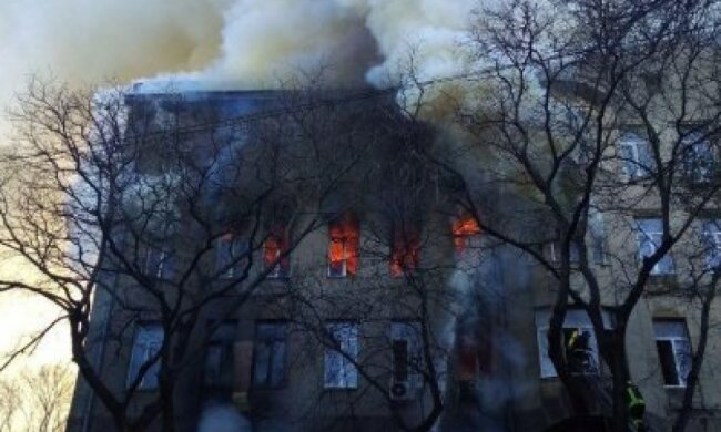 Люди прыгали из окон: в жутком пожаре в колледже Одессы погибла преподавательница, есть пропавшие без вести