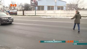 У Києві через відсутність світлофора загинуло три людини, фото: скріншот з відео