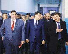 Два роки біля корита: як змінилися міністри Гройсмана та їхні зарплати