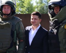 Зеленський зворушливо звернувся до українців у Маріуполі: "Мені абсолютно все одно, якою мовою ви говорите"