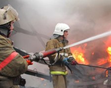 Пассажирский поезд вспыхнул прямо на ходу: опубликованы кадры