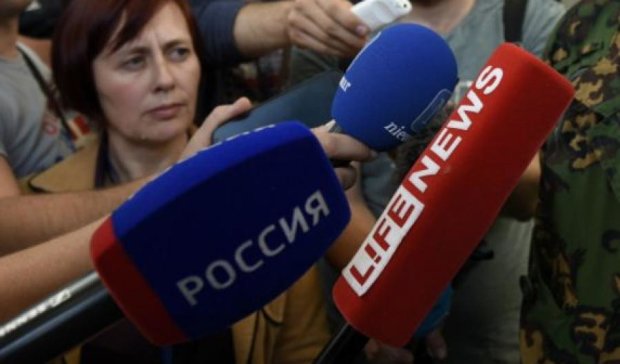 Российские репортеры представляются белорусами на пожаре под Васильковом