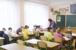 "Слуга" рассказал об изменениях в учебном году: уроки будут на улице, а учителя — в щитках