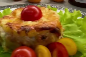 Курица с ананасами, кадр из видео