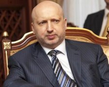 Турчинов: "А чого б попросили сьогодні люди у Христа? Їжі? Грошей? А може, "жахнути" з міномета по парламенту?"