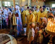 Душу спасти, миллион заработать: украинские политики начали покупать... церкви