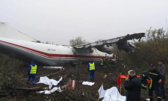 Тіла військових збирають на місці катастрофи Ан-12 під Львовом: вцілілий очевидець заговорив, моторошні подробиці
