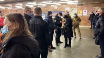 Метро в Києві, скріншот з відео