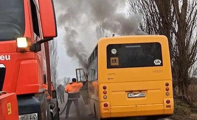 Горить автобус / фото: Закарпаття онлайн