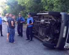 Пасажирський бус перекинувся на Донеччині, постраждали люди
