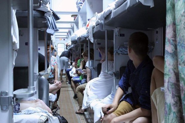 Укрзалізниця - ні дня без пригод: у потязі окропом залило пасажирів