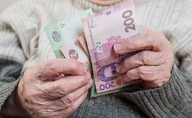 Більше 10 тис. грн: пенсіонерам розповіли, скільки в Україні "щасливчиків"