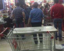 В киевском супермаркете устроили кровавые разборки: фото