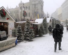 Офіс президента, новорічне містечко - фото Знай.ua