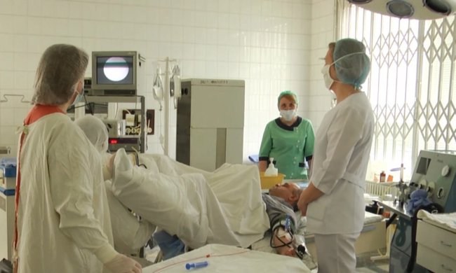 Харків лихоманить від кривової знахідки: "відпочивали" біля метро, фото 18+