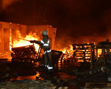 В Одесі загорілася психлікарня, півсотні пожежників борються з вогнем, медики виносять тіла: відео та перші подробиці