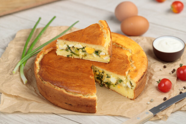 Пирог с луком и яйцами, фото - Zira.uz