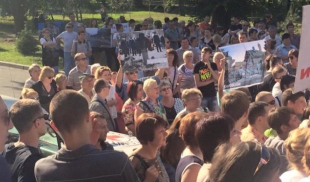 Мешканці Донецька протестують проти обстрілів бойовиків (фото)