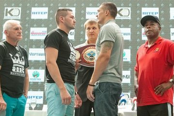 Усик і Мюллер влаштували дуель поглядів напередодні  поєдинку (фото)