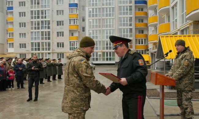 Турчинов пояснив, як зробити військових елітою суспільства