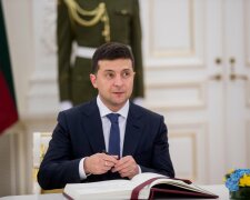 Главное за ночь: невыполненные обещания Зеленского, перерасчет пенсий, подготовка к Рождеству, евробляха для мажоров и страховая цена на газ