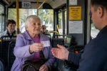 Пенсионер в маршрутке — льготный проезд