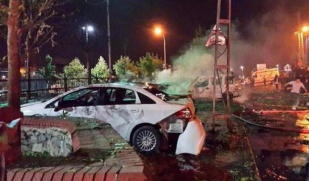 Семь человек пострадали от взрыва в турецком полицейском участке (фото)