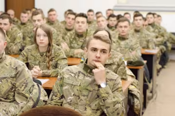 Студенти на базовій військовій підготовці