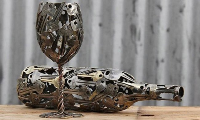 Художник создает необычные скульптуры из старых ключей (фото)