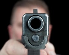 Знервований пацієнт з пістолетом напав на дантиста у Харкові