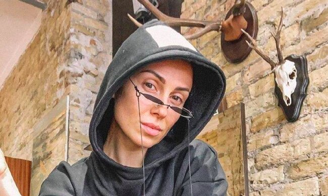 DJ NANA, instagram.com/anastasia_domination/