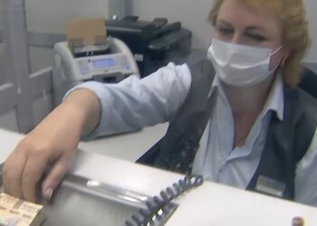 Сплата податків, кадр з відео