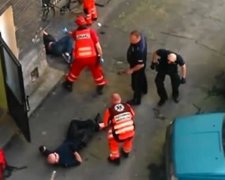Польські копи відлупцювали чоловіка шваброю та велосипедом