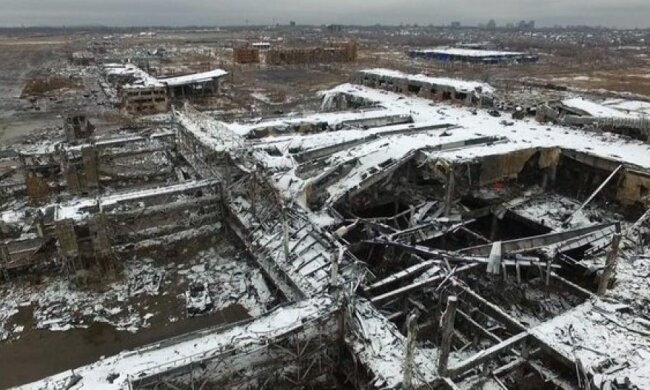 «Смерть на білому тлі»: Донецький аеропорт очима скандального фотографа (фото, відео)