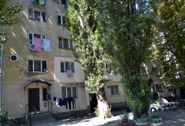 П'ятеро дітей живуть на вулиці: моторошна пожежа в Одесі залишила сім'ю без даху над головою