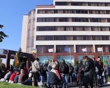 ПриватБанк экстренно покидает Днепр, сотрудники не в силах больше терпеть: фото