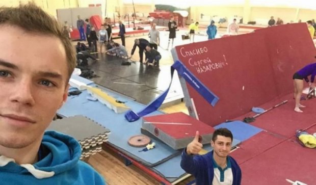 Украинским гимнастам подарили новый ковер для вольных упражнений
