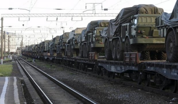 За місяць РФ перекинула на Донбас близько 700 вагонів з боєприпасами та технікою