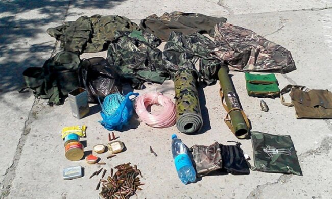 «Айдар» викрив групу терористів і показав їхні особисті речі (фото) 