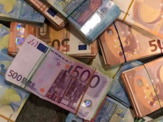 Євро, купюри, валюта, зображення із соцмереж