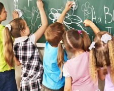 Сплошной праздник: украинских первоклассников лишат главного "кнута"