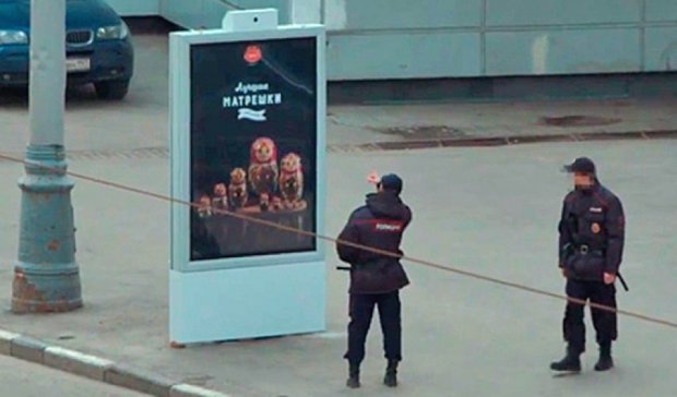 Розумний сіті-лайт ховає заборонену рекламу від московської поліції