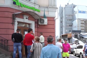 Приватбанк. Фото: скрін youtube