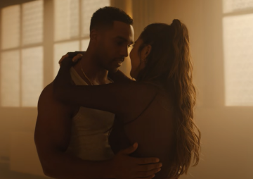 Альфи и Минди, кадр из сериала "Эмили в Париже"