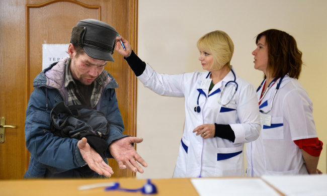 Для украинских бездомных появятся отдельные больничные палаты: подробности